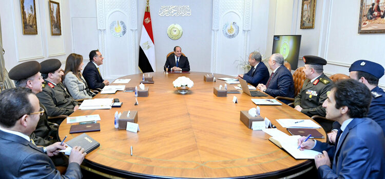 Sisi calls for strict adherence to agricultural export controls 1 - Egyptian Gazette President Abdel Fattah El Sisi during his meeting on Tuesday with Prime Minister Moustafa Madbouli, Minister of Supply Ali el-Moselhi as well as a host of other ministers and senior government officials.