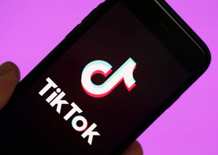 TikTok decided to launch, among other new features, alerts to push users to go to sleep.