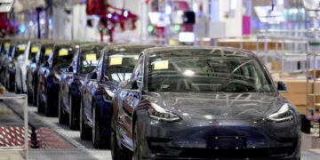 Tesla turns up heat on rivals with global price cuts 1 - Egyptian Gazette Tesla turns up heat on rivals with global price cuts