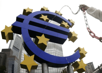 Euro zone lending growth tumbles as higher rates bite