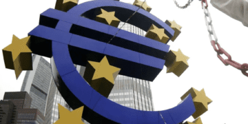 Euro zone lending growth tumbles as higher rates bite