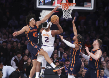 Randle, Brunson help lift Knicks over Suns 102-83
