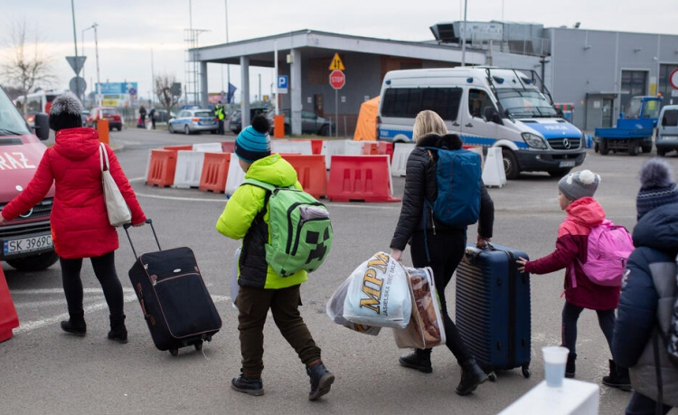 Poland receives 9.446 mln refugees from Ukraine so far 1 - Egyptian Gazette A total of 9.446 million refugees from Ukraine have crossed the border with Poland since the start of the Russian military operation there.