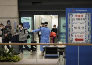 South Korea extends restrictions on travelers from China
