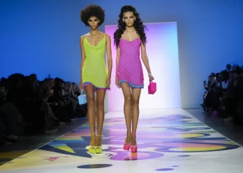 Sergio Hudson delivers colorful ’90s celebration at NYFW