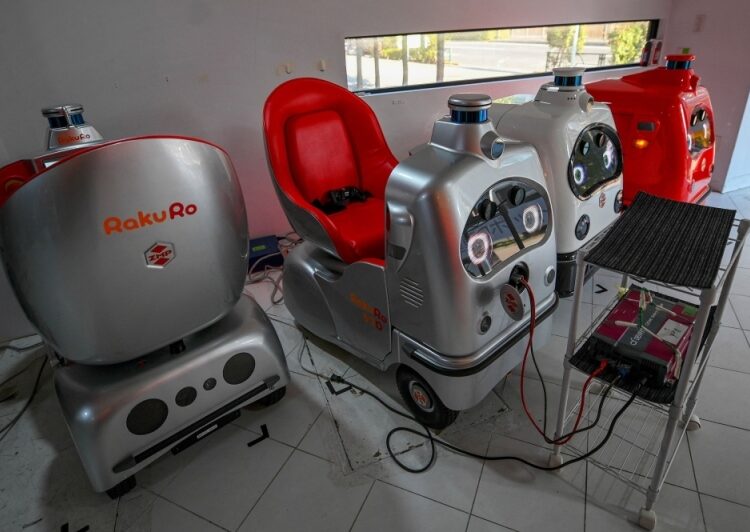 Japan rolls out ‘humble and lovable’ delivery robots 2 - Egyptian Gazette Japan rolls out ‘humble and lovable’ delivery robots 1 - Egyptian Gazette