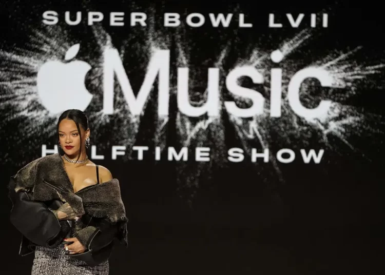 Rihanna, trio of anthems highlight Super Bowl’s star power 1 - Egyptian Gazette