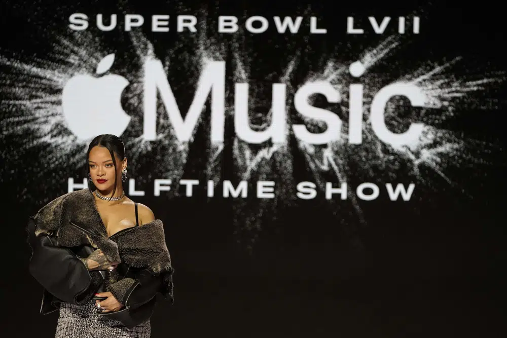 Rihanna, trio of anthems highlight Super Bowl's star power - Egyptian  Gazette