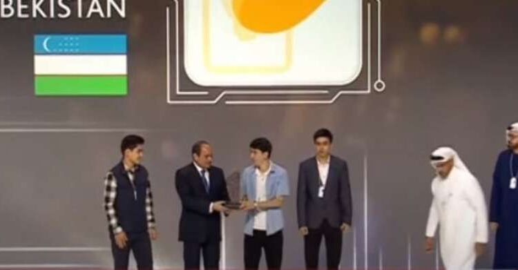 Sisi delivers Award for Best Governmental Applications in Dubai 2 - Egyptian Gazette Sisi delivers Award for Best Governmental Applications in Dubai 1 - Egyptian Gazette