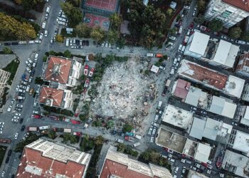 Magnitude 5.6 quake hits Turkey; more buildings collapse