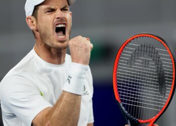 Murray fights back to beat Sonego in Qatar Open