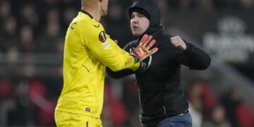 UEFA opens inquiry into fan attack on Sevilla goalkeeper