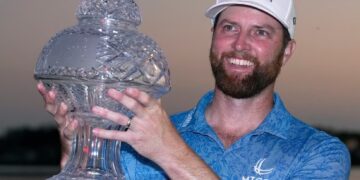 Kirk breaks win drought at Honda Classic