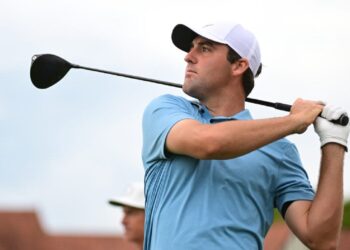 Scheffler holds 2-stroke lead at Phoenix Open