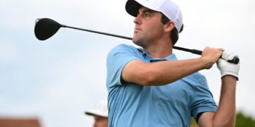 Scheffler holds 2-stroke lead at Phoenix Open