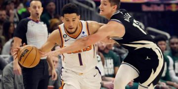 Milwaukee Bucks outlast Phoenix Suns