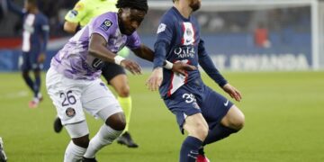 PSG extends Ligue 1 lead