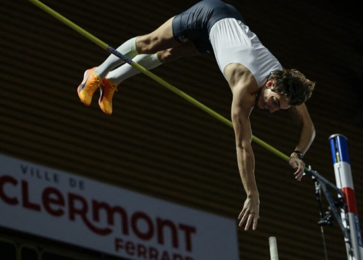 Duplantis sets new world pole vault record 1 - Egyptian Gazette Armand Duplantis of Sweden set a new world pole vault record of 6.22 metres at an indoor meeting in France.