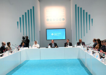 Sisi attends roundtable of billionaire corporates