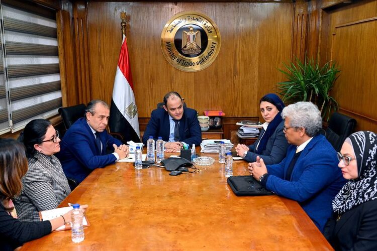 Trade minister discusses with Malaysian delegation investment in palm oil production 2 - Egyptian Gazette Trade minister discusses with Malaysian delegation investment in palm oil production 1 - Egyptian Gazette