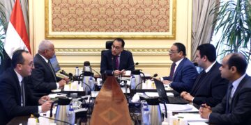 PM directs to swiftly secure EGP 350 m to develop shanty areas in Suez