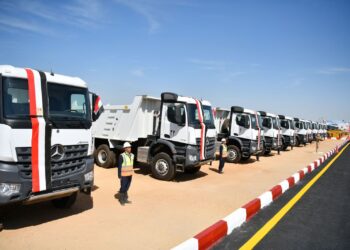 Sisi inspects equipment used to develop Sinai