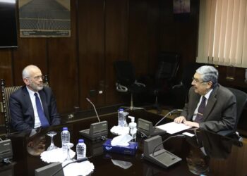 Shaker, Greek min. review power linkage project between two countries