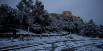 Greece: Snow reaches Acropolis, halts services 1 - Egyptian Gazette Greece: Snow reaches Acropolis, halts services
