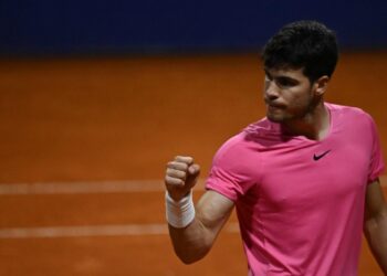 Alcaraz makes winning return to reach Argentina quarters