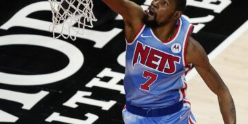 Hornets send Plumlee to Clippers for Jackson