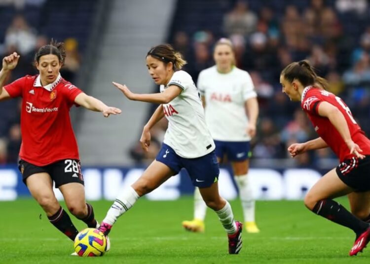 Man United stuns Spurs to go top of WSL 1 - Egyptian Gazette Tottenham Hotspur's Mana Iwabuchi (C) in action with Manchester United's Rachel Williams and Vilde Boe Risa during their Women's Super League match.