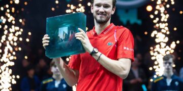 Medvedev grabs Rotterdam crown