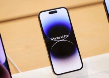 Apple’s lower iPhone sales drive first profit miss since 2016