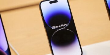 Apple’s lower iPhone sales drive first profit miss since 2016