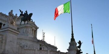 27 dead in southern Italy after suspected migrant shipwreck, say reports