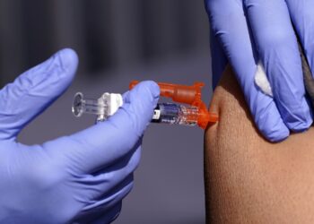 Flu vaccine worked well in season that faded fast, CDC says