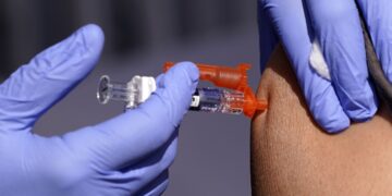 Flu vaccine worked well in season that faded fast, CDC says