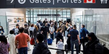 Canada extends mandatory COVID testing for travelers from China