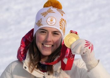 Shiffrin heads to worlds with medal records in sight