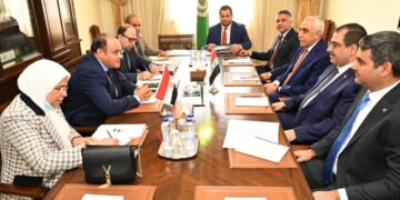Trade minister discusses with Iraqi, Lebanese promoting investment ties