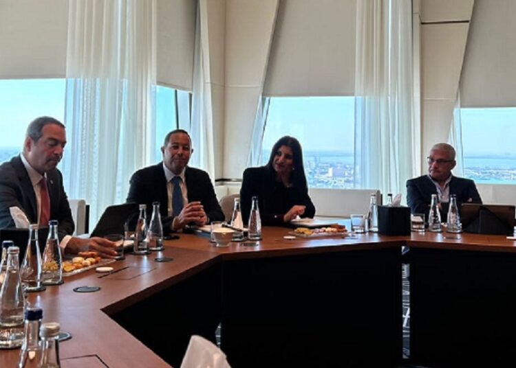 Egyptian Minister of Planning and Economic Development Hala el Saeed during her meeting Thursday with members of the Kuwait Chamber of Commerce and Industry, chaired by Mohammed Jassim Al-Saqer.