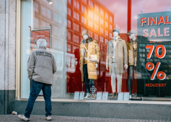 German economy shrinks 0.4% in fourth quarter, weak start to 2023 seen