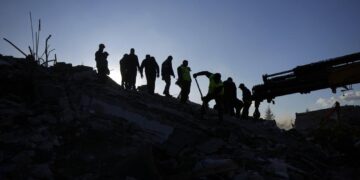 Death toll in Türkiye, Syria earthquake rises, hope fades