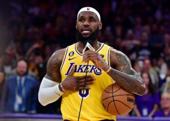 LeBron James breaks NBA all-time points-scoring record