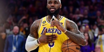 LeBron James breaks NBA all-time points-scoring record