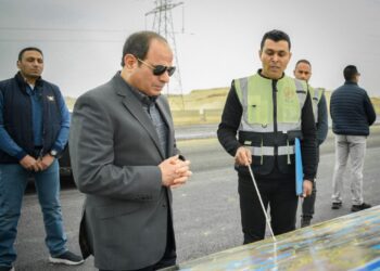 President tours road projects in Giza