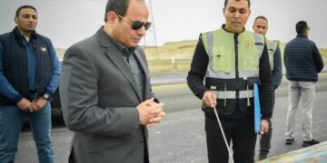 President tours road projects in Giza