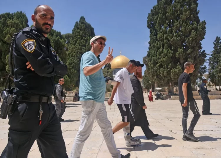 Scores of settlers storm into Aqsa 1 - Egyptian Gazette
