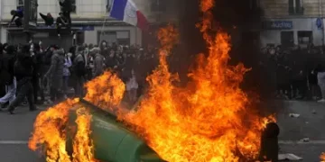Paris trash strike ends, smaller pension protest turnout