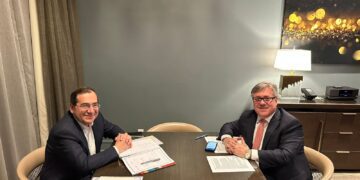Molla confers with Chevron Int’l chief on increasing production in Egypt